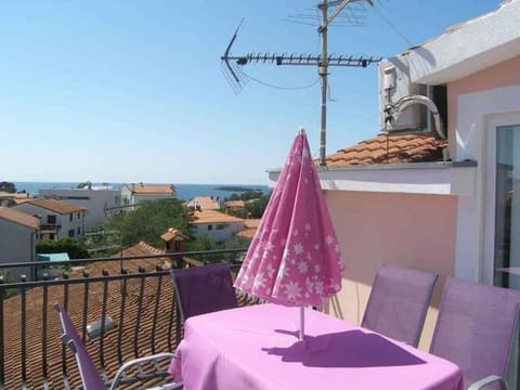 Property building, Balcony/Terrace, children, Family