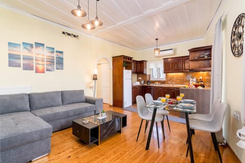 Kitchen or kitchenette, Living room, Dining area