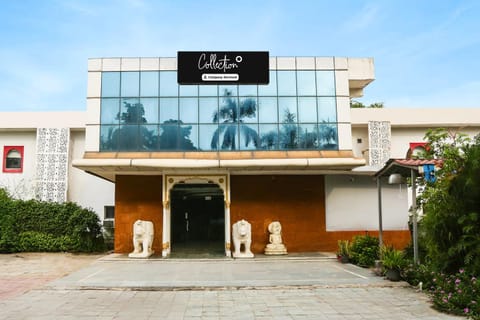 Facade/entrance