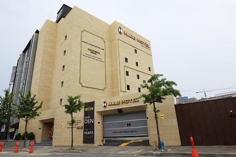 Property building, Day