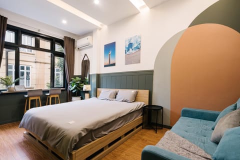 Bedroom, City view