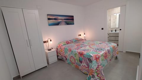 Bed, Photo of the whole room, Bedroom, wardrobe