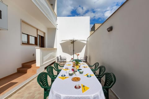 Patio, Dining area