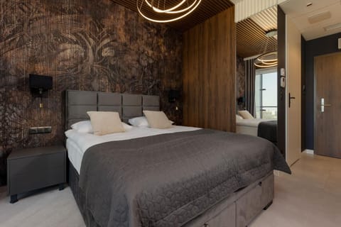 Bed, Living room, wardrobe