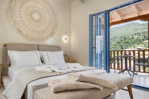 Bed, Natural landscape, View (from property/room), Balcony/Terrace, Photo of the whole room, Bedroom, Mountain view, towels