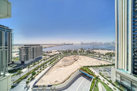 Property building, Day, Neighbourhood, Bird's eye view, City view, Lake view, Swimming pool
