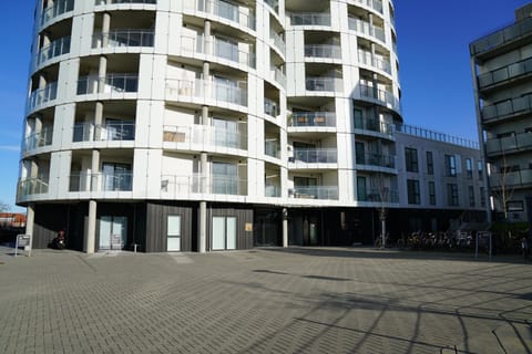 Property building, Facade/entrance, Day, Neighbourhood, Street view, Location