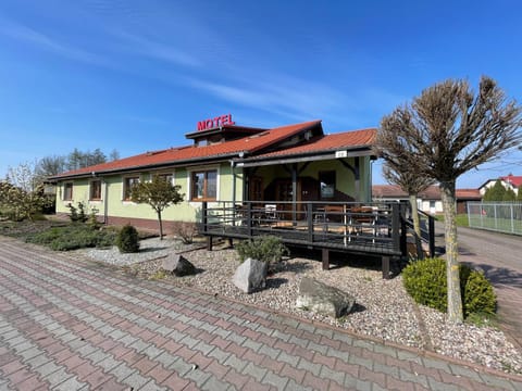 Property building, Restaurant/places to eat