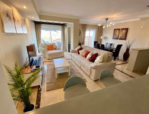 Communal lounge/ TV room, TV and multimedia, Living room, Seating area, Evening entertainment