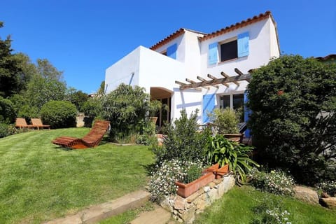 Property building, Garden, Garden view, sunbed