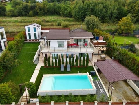 Garden, Swimming pool