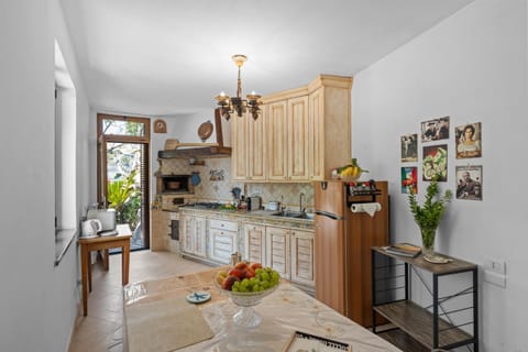 Dining area, kitchen