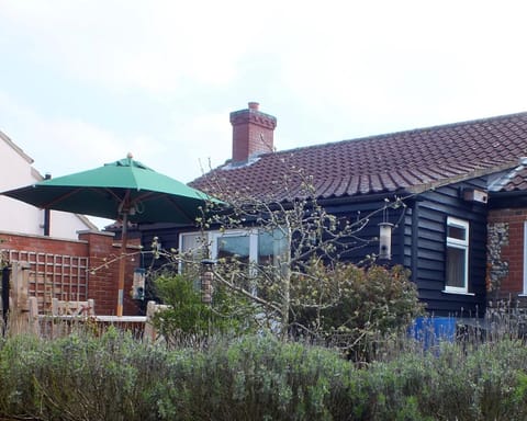 Property building, Day, Garden, Garden view