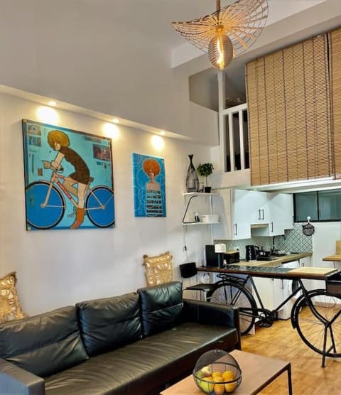 Kitchen or kitchenette, Living room, Seating area, minibar
