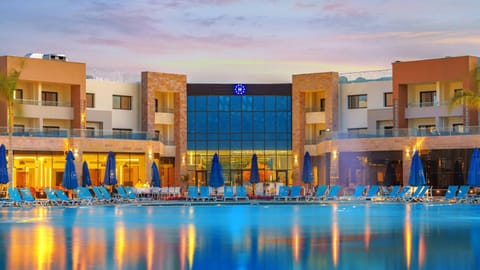 Day, Pool view, Swimming pool, sunbed