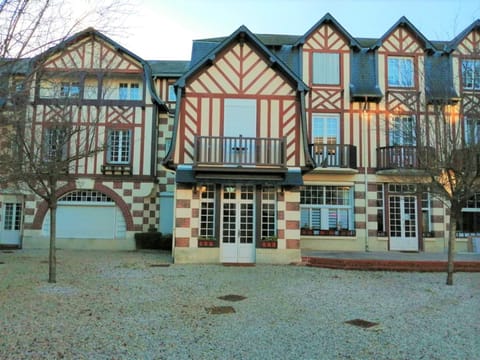 LE PETIT CABOURG de LA COUR NORMANDE studio coeur de ville -1 à 2 personnes Apartment in Cabourg