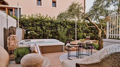 Property building, Seating area