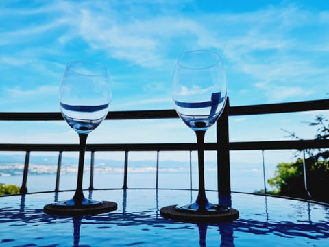 Day, Natural landscape, View (from property/room), Balcony/Terrace, Dining area, Sea view
