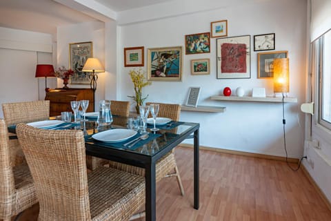 Seating area, Dining area