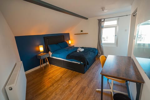 Private and Spacious 2 Bedroom House - Free Parking! Apartment in Cardiff