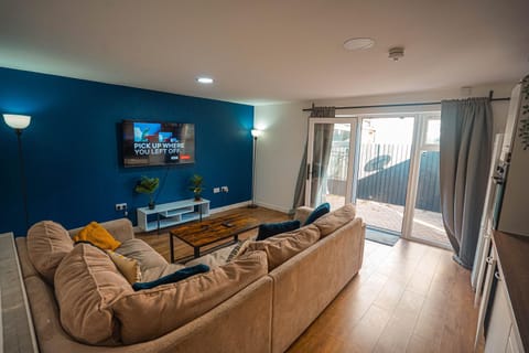 Private and Spacious 2 Bedroom House - Free Parking! Apartment in Cardiff