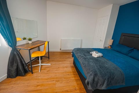 Private and Spacious 2 Bedroom House - Free Parking! Apartment in Cardiff