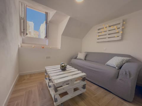 Living room, Street view, Quiet street view