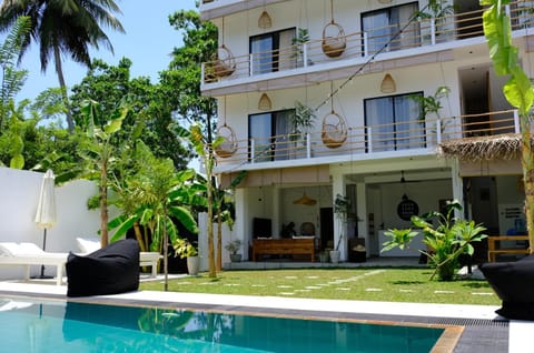 Property building, Garden, Garden view, Pool view, Swimming pool, sunbed