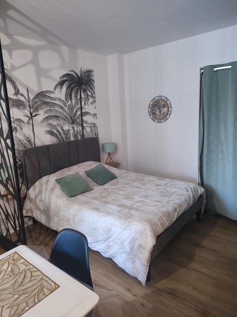 Studio plein centre face au lac, cave vélo Apartment in Bagnoles de l'Orne Normandie