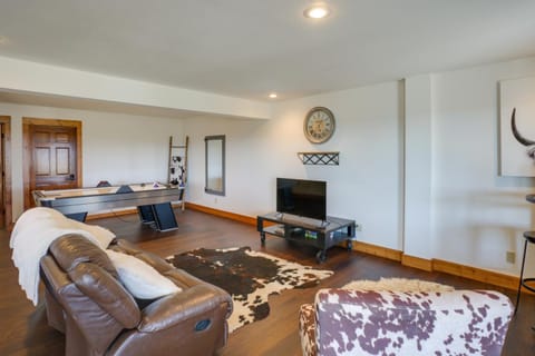 Rustic Missouri Vacation Rental with Hill Views! Apartment in Ozark Mountains