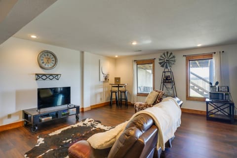 Rustic Missouri Vacation Rental with Hill Views! Apartment in Ozark Mountains