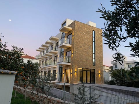 Property building, Day, Natural landscape, Summer, View (from property/room), View (from property/room), Balcony/Terrace, Garden view, Garden view, Location