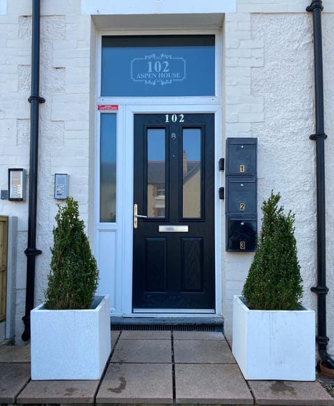 Property building, Facade/entrance