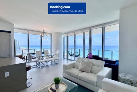 TV and multimedia, View (from property/room), Living room, Sea view