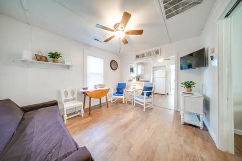 Charming Cottage with Yard Less Than 1 Mi to Lake Erie! House in Geneva-on-the-Lake