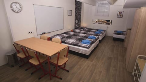 Bed, Photo of the whole room, Seating area, Dining area