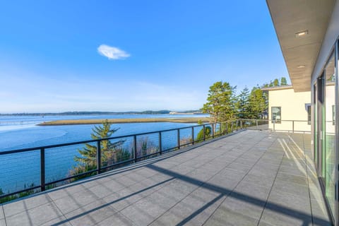 Modern Bayfront Memories House in Coos Bay