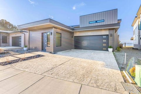 Modern Bayfront Memories House in Coos Bay