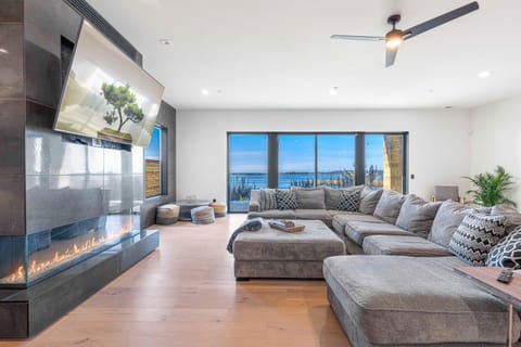 Modern Bayfront Memories House in Coos Bay