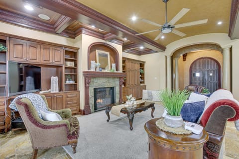 Private Dock and Pier Luxe Villa on Galveston Bay! Villa in San Leon