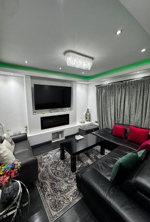 Luxury Holiday Home House in Stretford