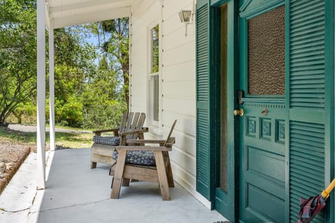 Sebastopol Farmhouse on 3 acres, fiber, kid friendly House in Sebastopol