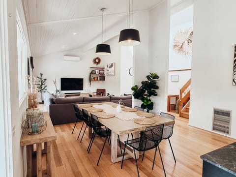 Seating area, Dining area