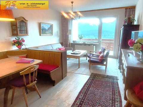 Summer, TV and multimedia, Living room, Seating area, Dining area