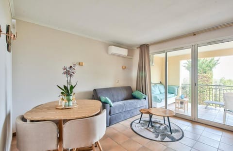 Bed, Bedroom, kitchen
