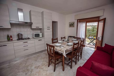Summer, Dining area