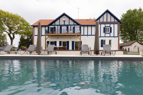 Property building, Day, Garden, Garden view, Pool view, Swimming pool, Swimming pool