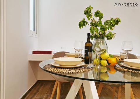 Food and drinks, Dining area, Food, Drinks