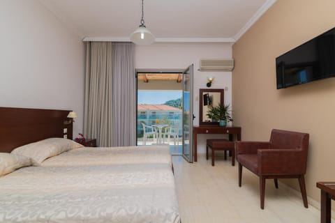 Bed, Photo of the whole room, Bedroom, air conditioner