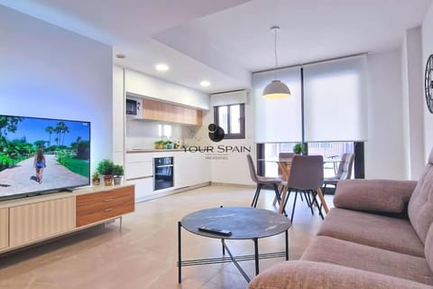 TV and multimedia, Living room, Photo of the whole room, Seating area, Dining area
